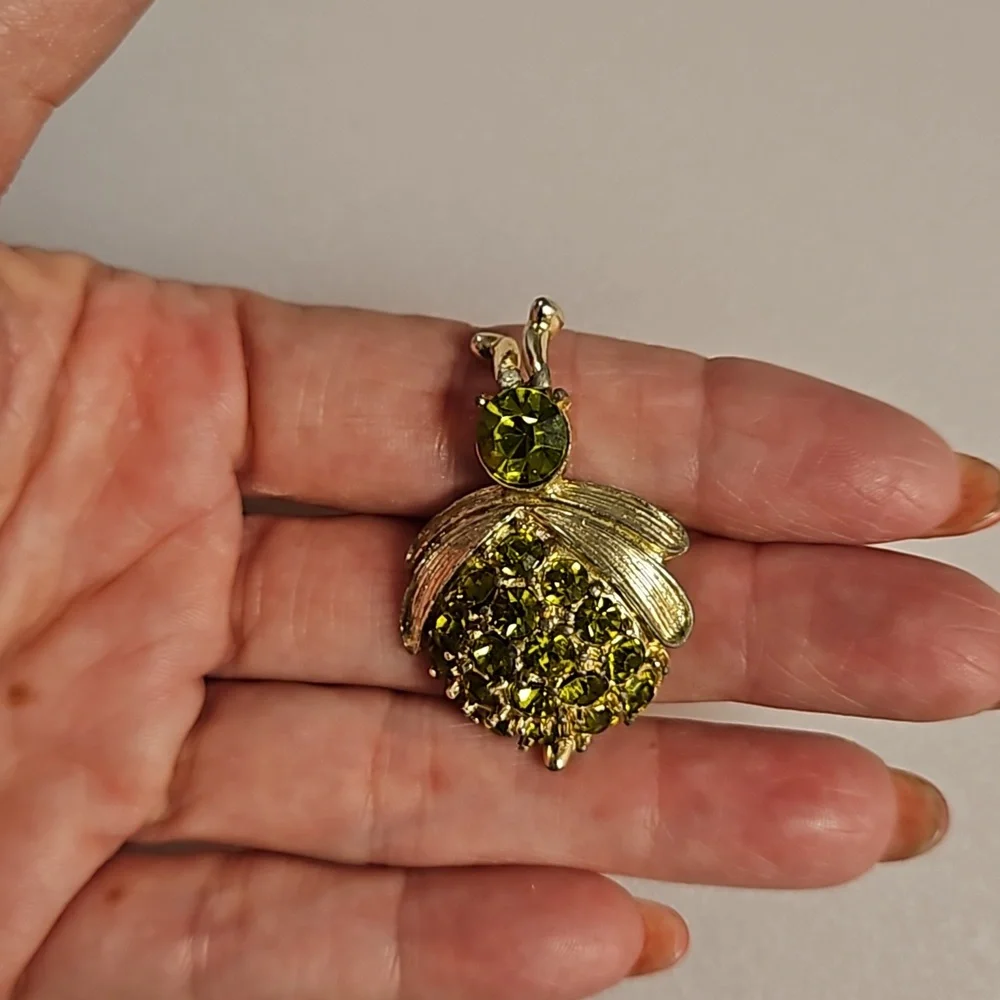 Vintage goldtone green rhinestone Beetle Bug  brooch animal bumble bee - Picture 4 of 6